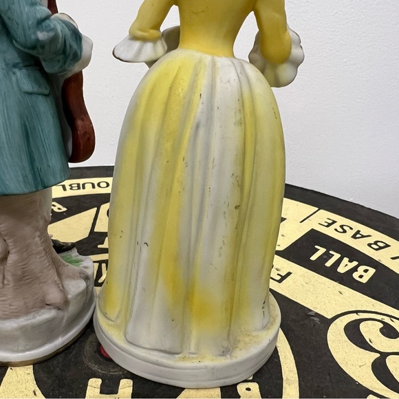 Vintage Porcelain Figurine Set Colonial Victorian Man Woman Courting Couple - Picture 9 of 11